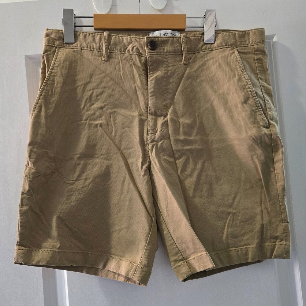 Penguin Shorts Size 32